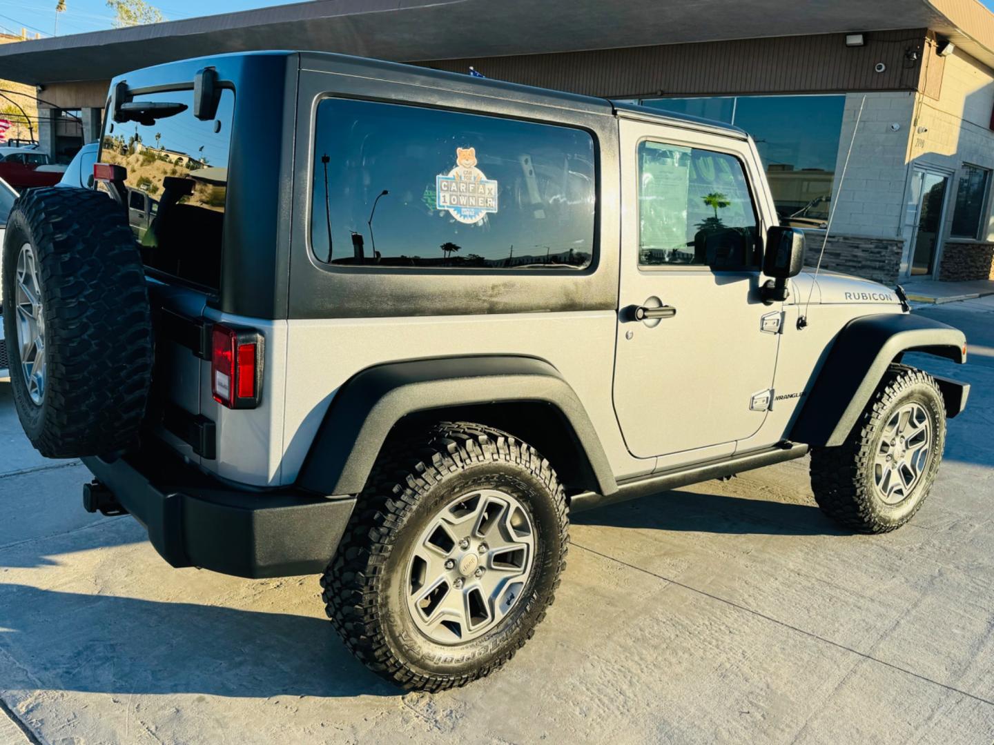 2015 Silver /black Jeep Wrangler (1C4BJWCG3FL) , located at 2190 Hwy 95, Bullhead City, AZ, 86442, (928) 704-0060, 0.000000, 0.000000 - 2015 Jeep wrangler Rubicon. automatic hard top. only 15545 miles. *1 owner. super super clean. always garaged. local jeep. free and clear title. has brackets in front to tow behind. - Photo#8